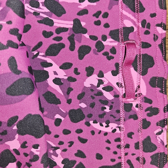 Lululemon Base Pace High Rise Tight in Cheetah Camo Magenta Size 10 - Picture 7 of 11